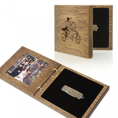 Luxury Wood - Pendrive+Photo Case with HEARTS symbol.